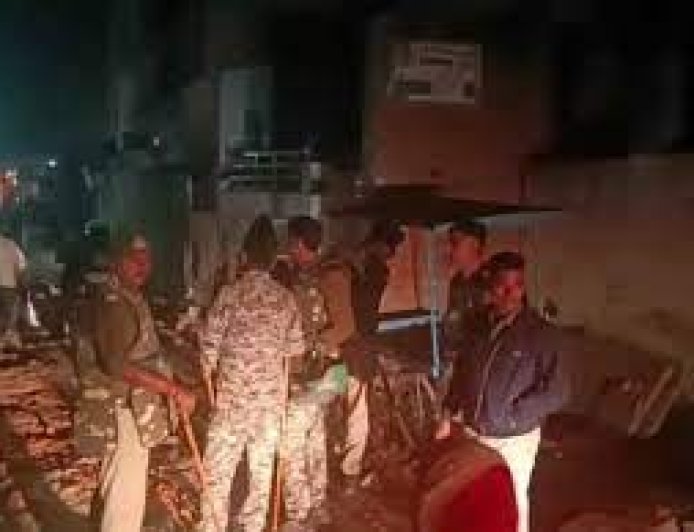 मुरैना में पथराव  और फायरिंग, लोगों ने की फायरिंग, महिलाओं ने छत से चलाए पत्थर