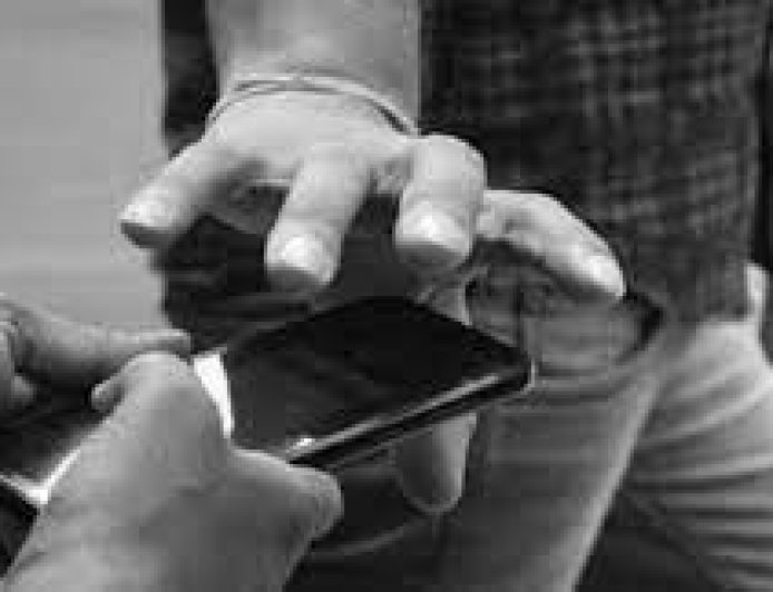 स्कूटी चालक से लिफ्ट लेना पुलिसकर्मी को पड़ा महंगा, कॉल करने के बहाने लेकर भागा था कांस्टेबल का मोबाइल; आरोपी काबू में